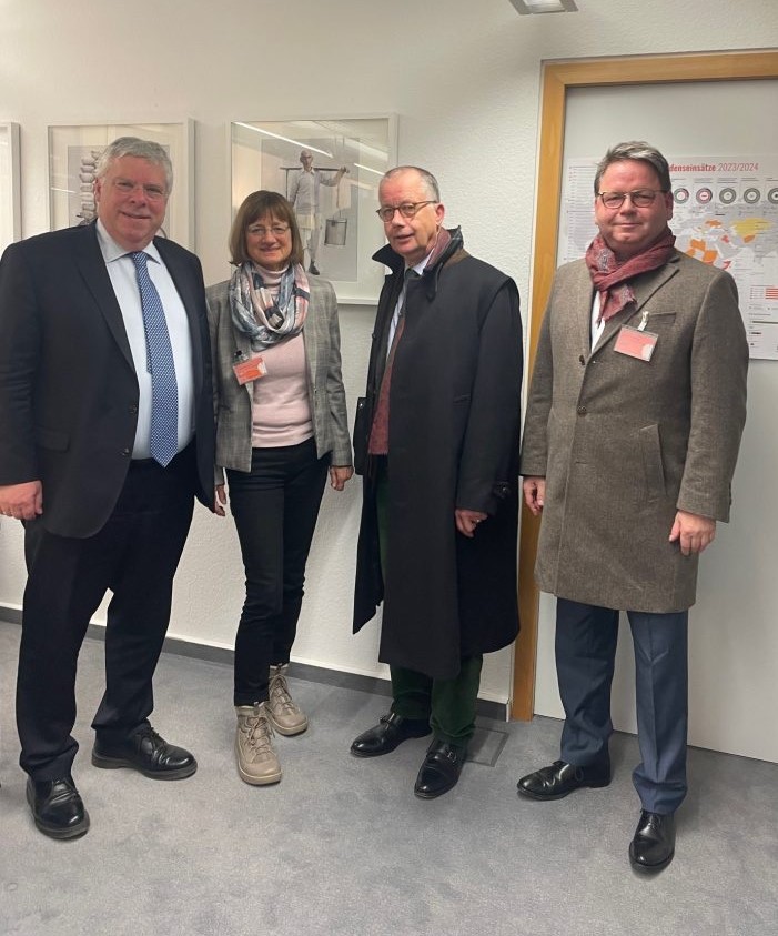 Wirtschaftsvertreter aus dem Bergischen Städtedreieck im Gespräch mit Jürgen Hardt in Berlin.